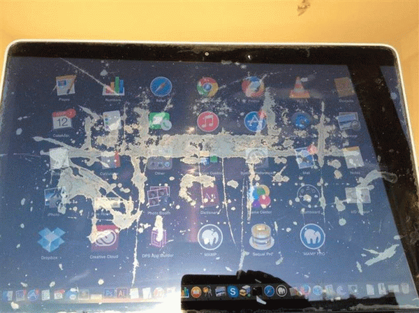 Как починить Макбук по гарантии. Если спустя какое-то время ваш экран MacBook стал таким, возможно, пора обратиться за бесплатным ремонтом. Фото.